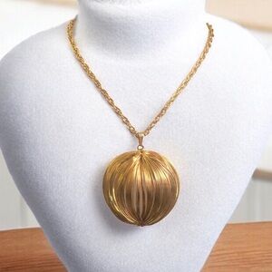 Vintage Sculptural Wire Pendant Necklace